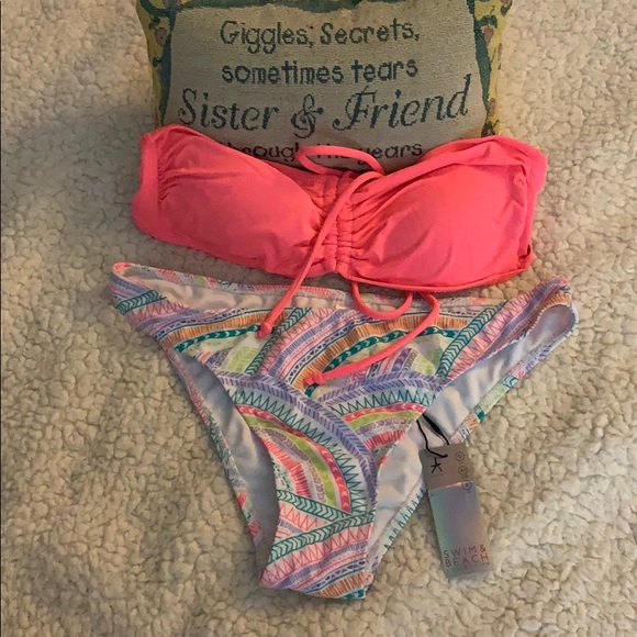 Bathing suits - Picture 2 of 7